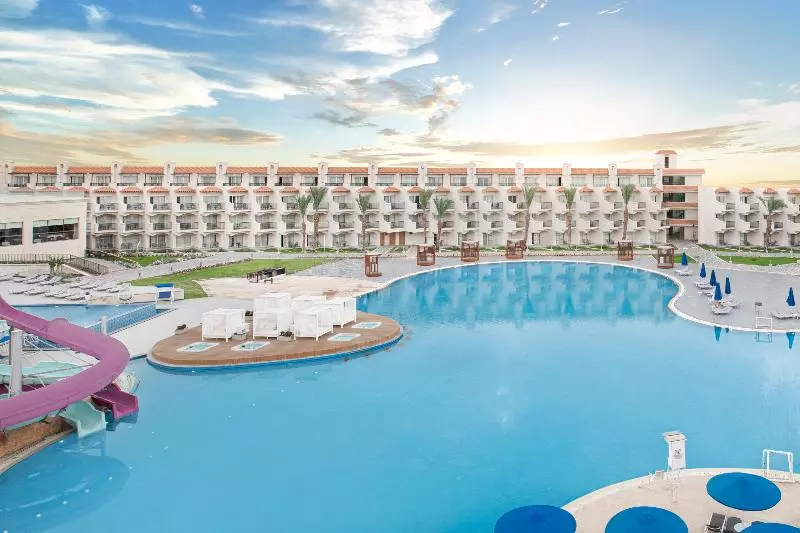 هتل The V Luxury Resort Sahl Hasheesh