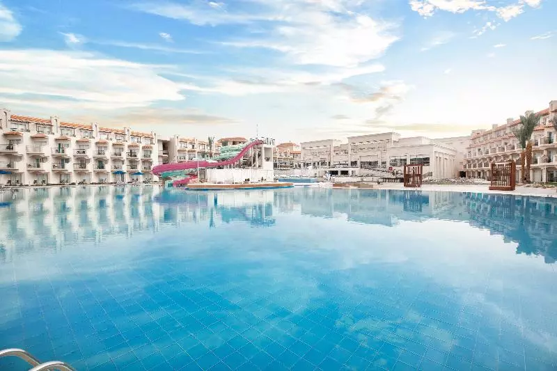 هتل The V Luxury Resort Sahl Hasheesh