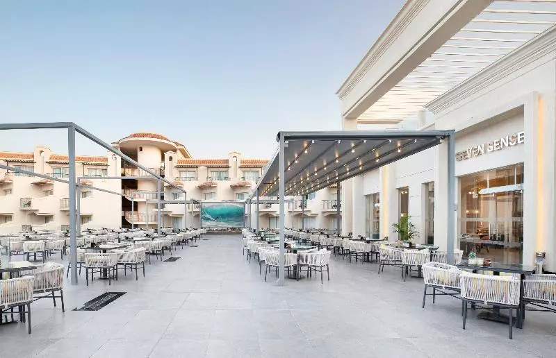 هتل The V Luxury Resort Sahl Hasheesh