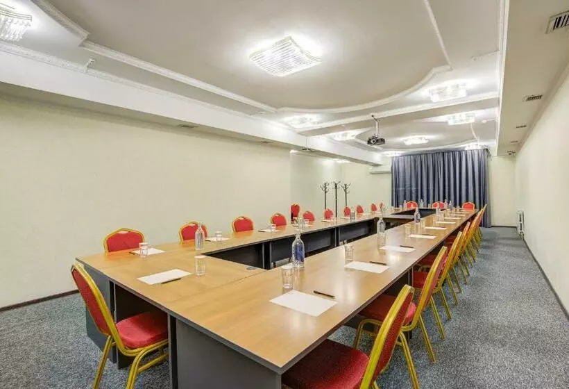 هتل Touristan Bishkek