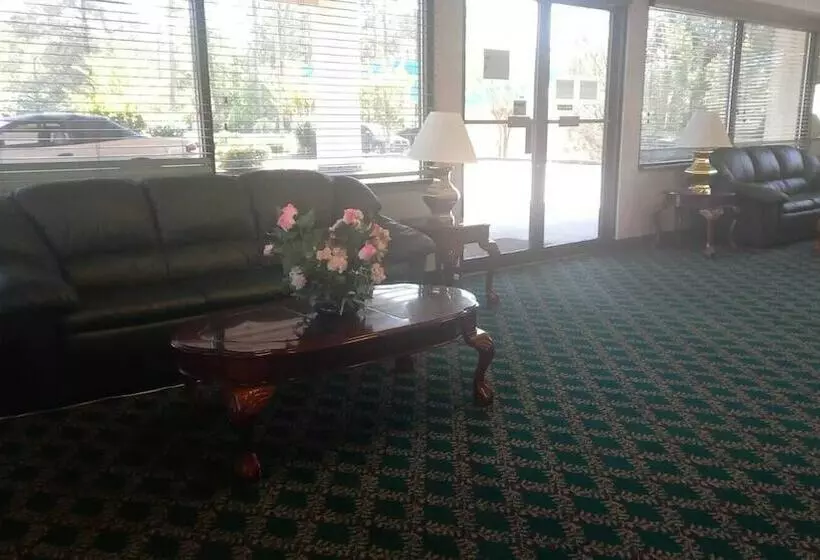 Motelli Traveler Inn And Suites