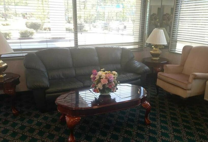 모텔 Traveler Inn And Suites