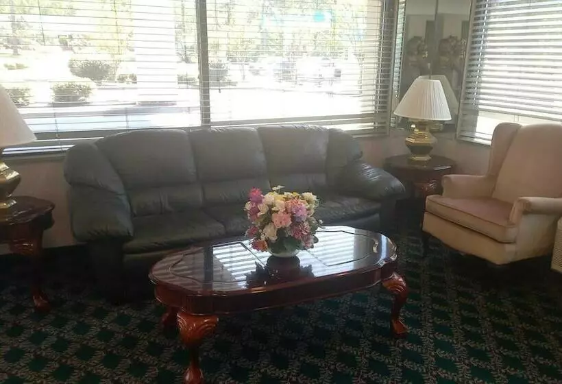 Motelli Traveler Inn And Suites