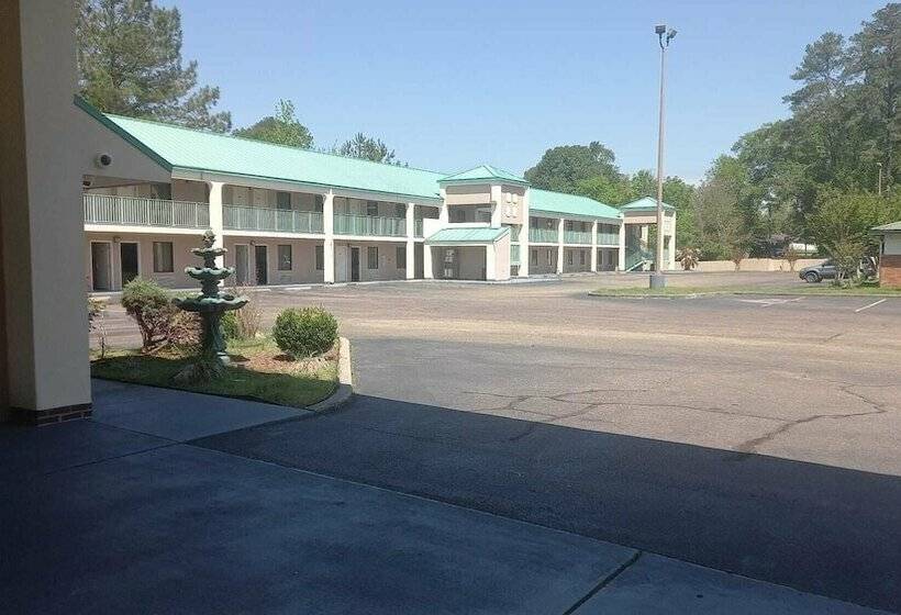 모텔 Traveler Inn And Suites