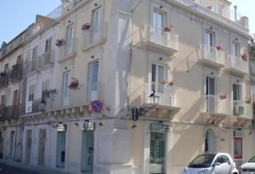 بنسيون Plaza Rooms