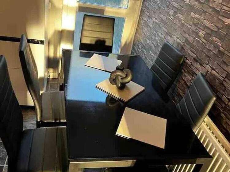 Резиденция Spacious 3 Bed House In Swindon