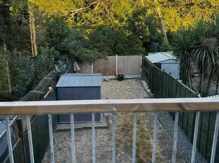 Residenssi Spacious 3 Bed House In Swindon