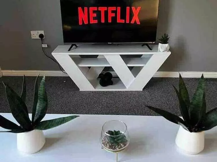 Residenssi Spacious 3 Bed House In Swindon