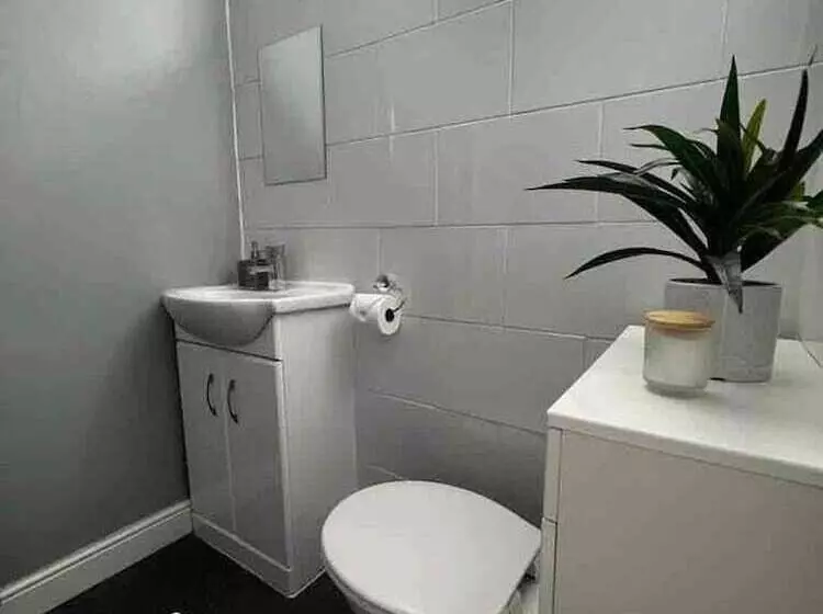 Residenssi Spacious 3 Bed House In Swindon