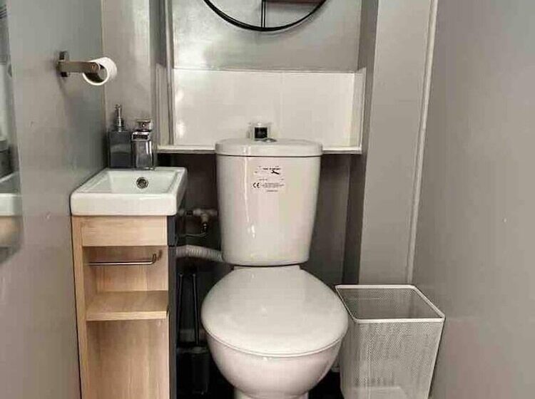 Резиденция Spacious 3 Bed House In Swindon