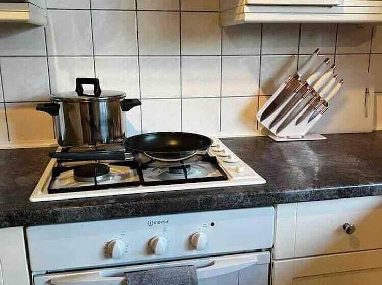 Резиденция Spacious 3 Bed House In Swindon