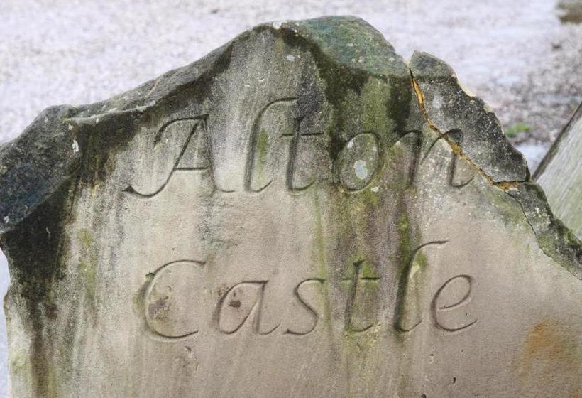 Отель Alton Castle Centre Hostel