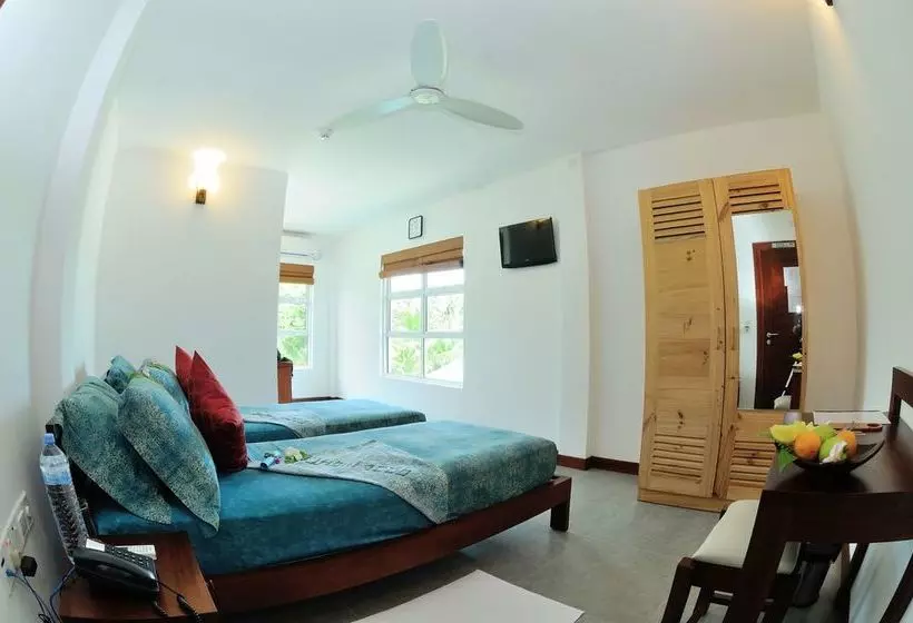 هتل Ariston Dhangethi Inn