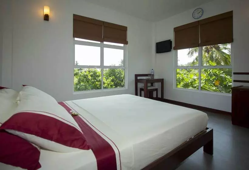 هتل Ariston Dhangethi Inn