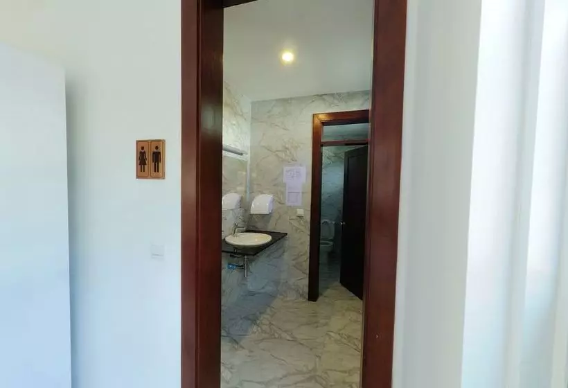 هتل Ariston Dhangethi Inn