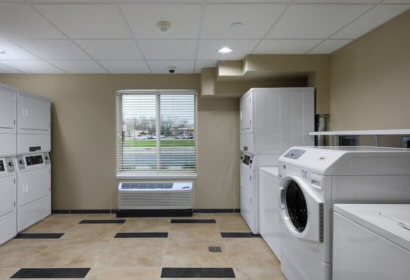 فندق Candlewood Suites   Newark South   University Area, An Ihg