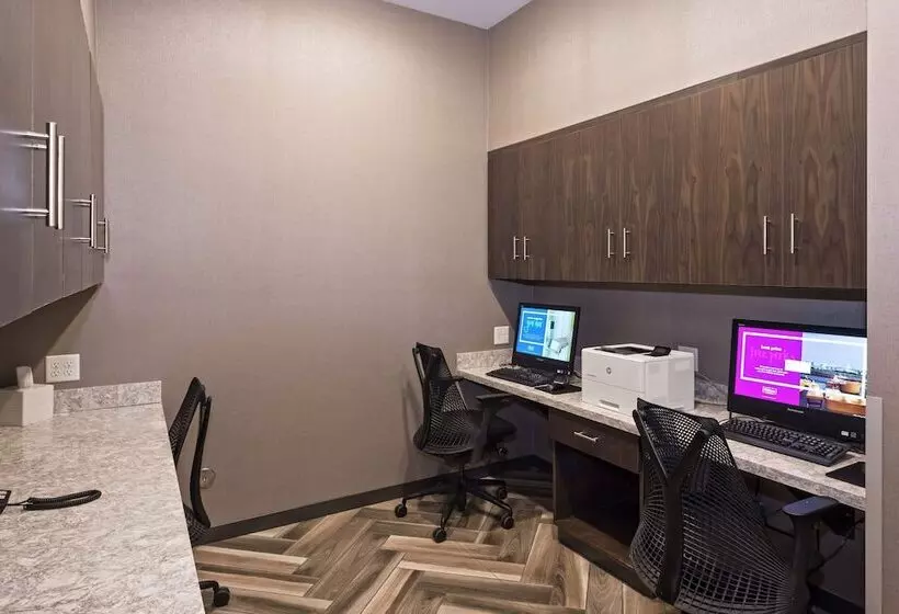 ホテル Hampton Inn & Suites Minneapolis University Area