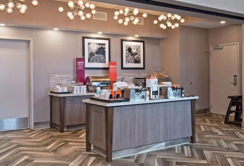 ホテル Hampton Inn & Suites Minneapolis University Area