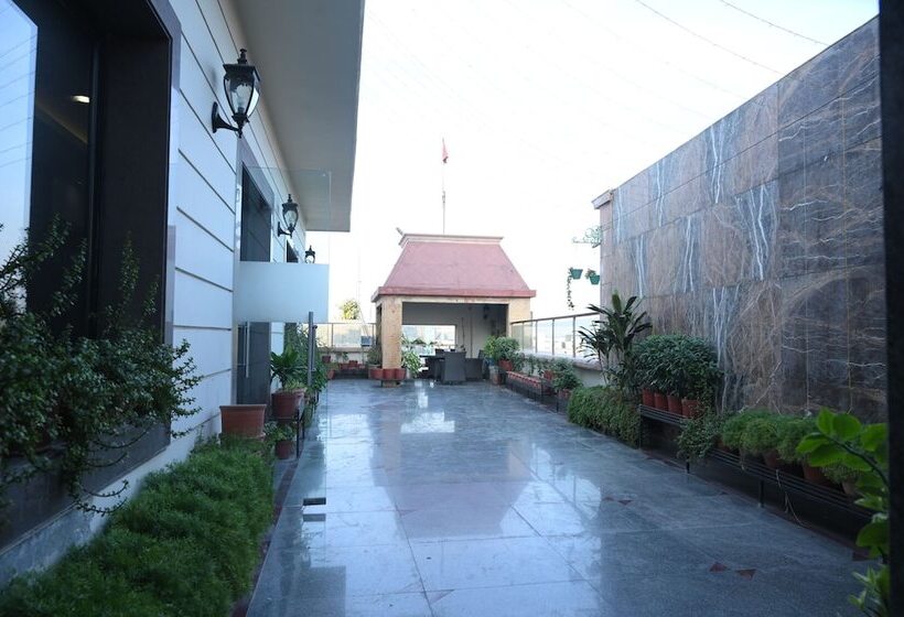 בית מלון כפרי Leela Grande