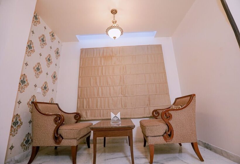 בית מלון כפרי Leela Grande