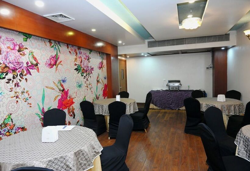 בית מלון כפרי Leela Grande