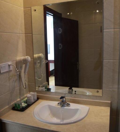 호텔 Shanghai Shuiting Holiday