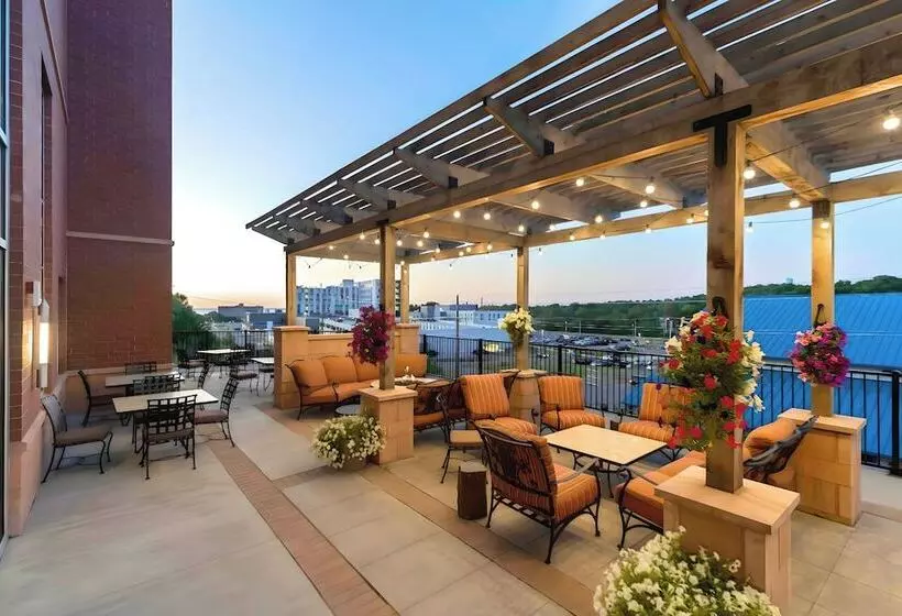 ホテル Staybridge Suites Marquette, An Ihg