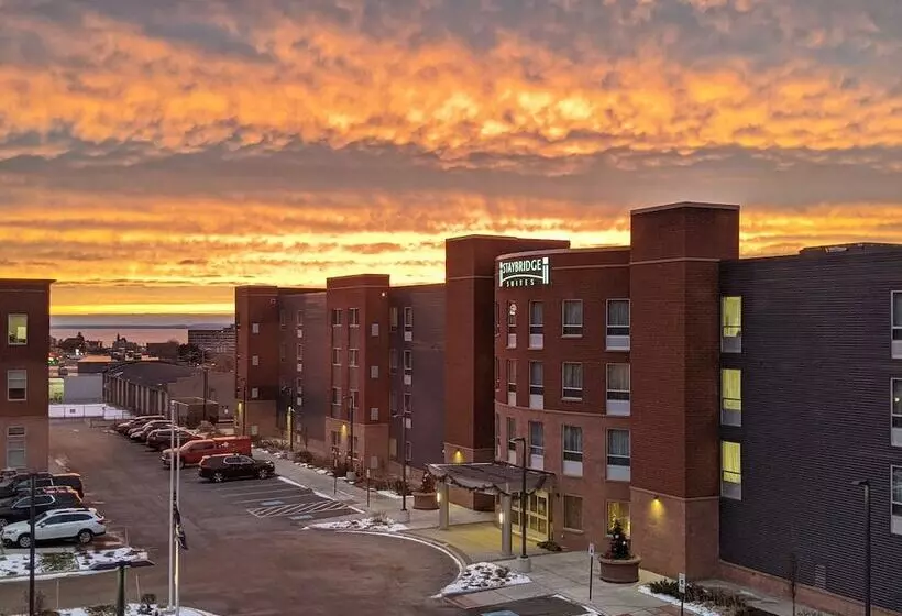 ホテル Staybridge Suites Marquette, An Ihg