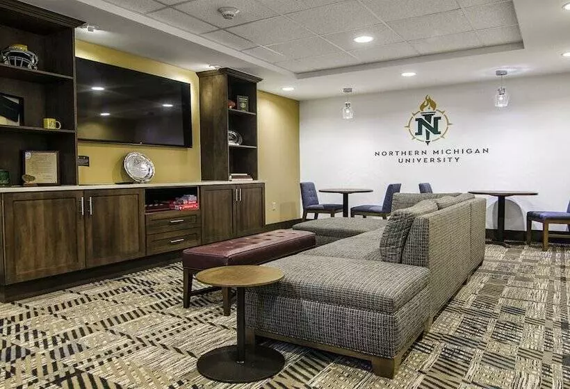 ホテル Staybridge Suites Marquette, An Ihg