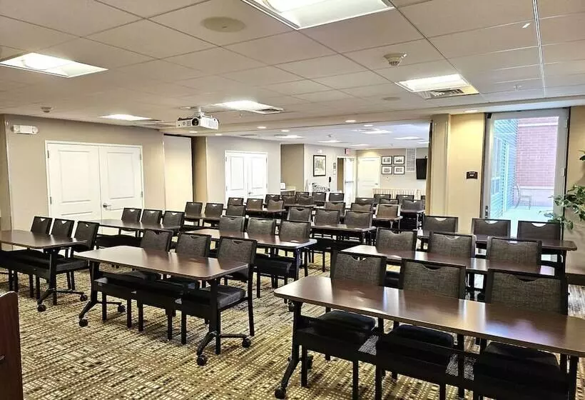 ホテル Staybridge Suites Marquette, An Ihg