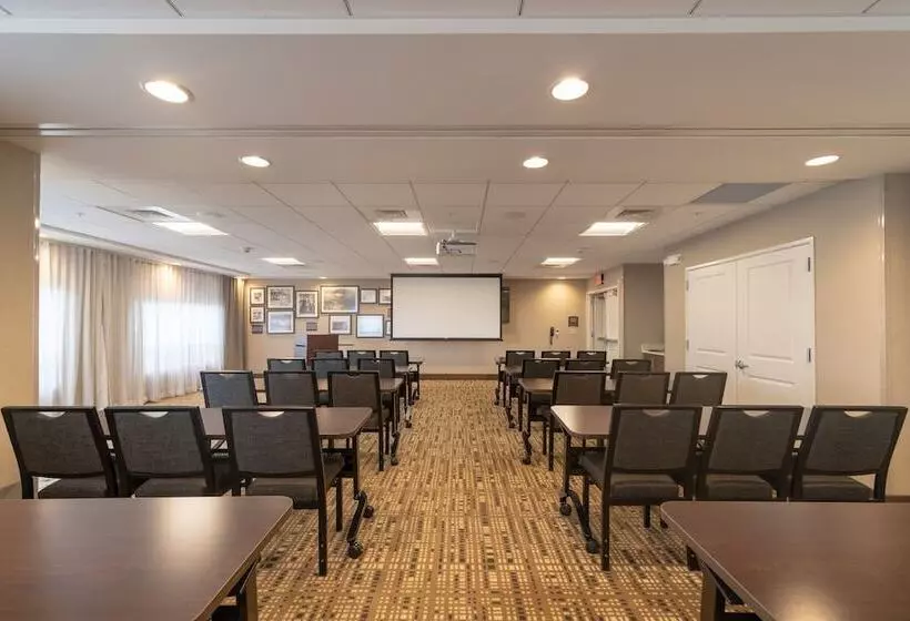 ホテル Staybridge Suites Marquette, An Ihg