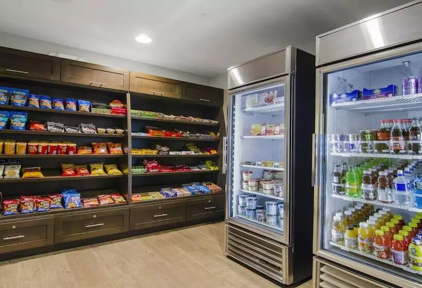 ホテル Staybridge Suites Marquette, An Ihg