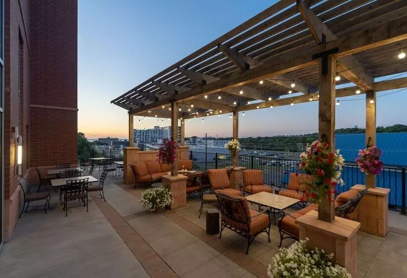ホテル Staybridge Suites Marquette, An Ihg