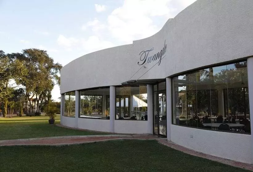 هتل Twangale Resort & Spa