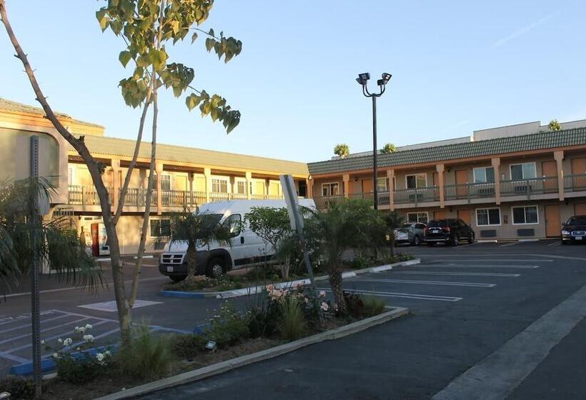 فندق على الطريق El Rancho Inn Hawthorne