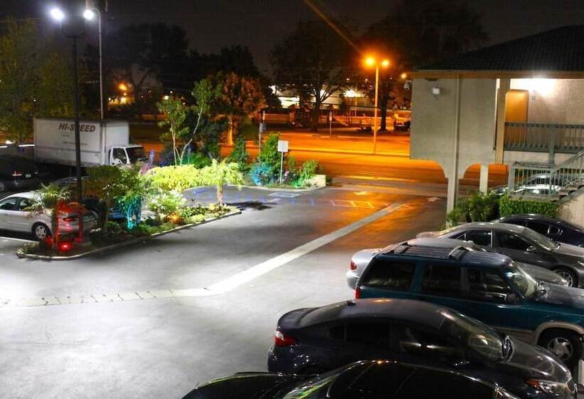 فندق على الطريق El Rancho Inn Hawthorne