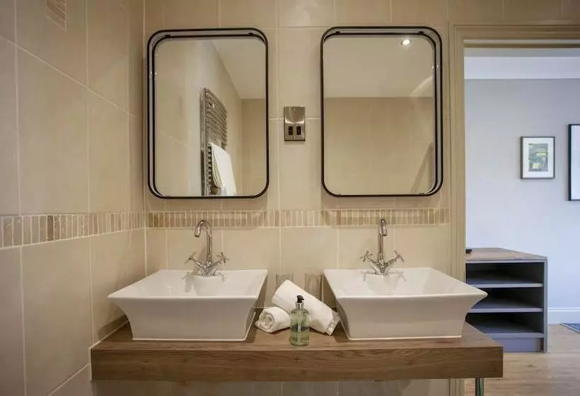 The Woodborough Inn