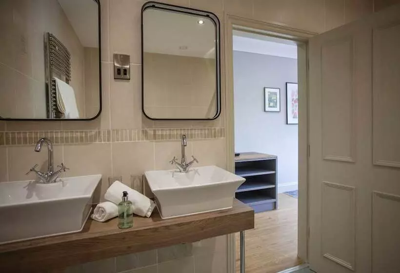 The Woodborough Inn