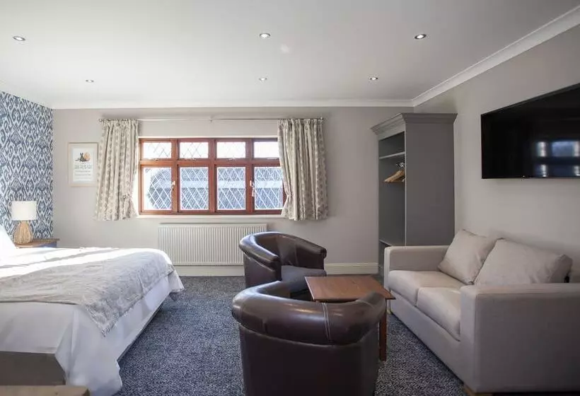 The Woodborough Inn