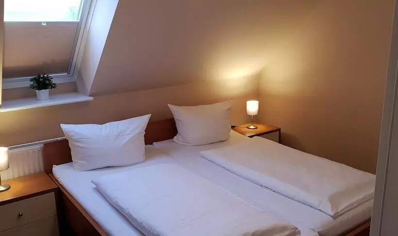 Airport Hotel One Aparthotel Sylt