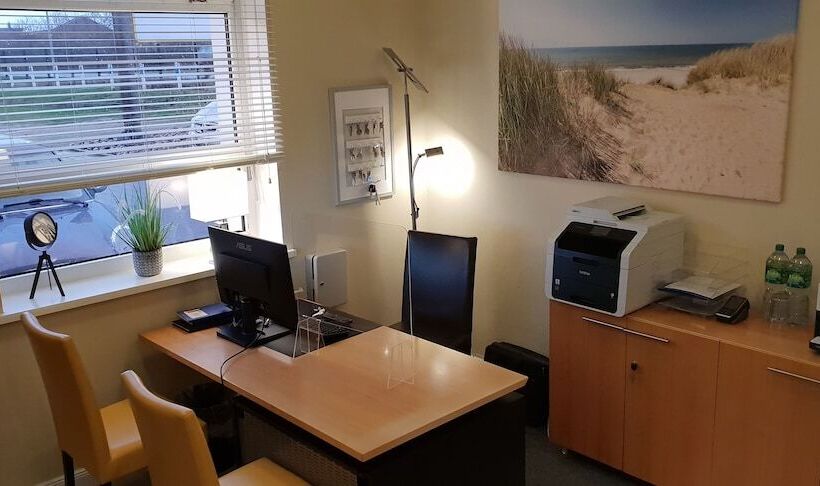 Airport Hotel One Aparthotel Sylt