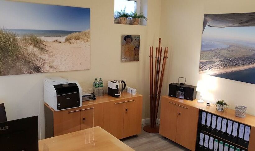 Airport Hotel One Aparthotel Sylt