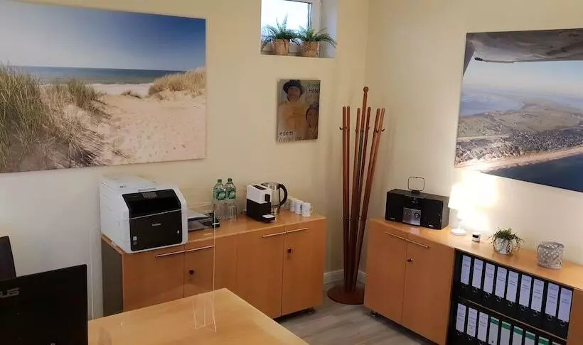 Airport Hotel One Aparthotel Sylt