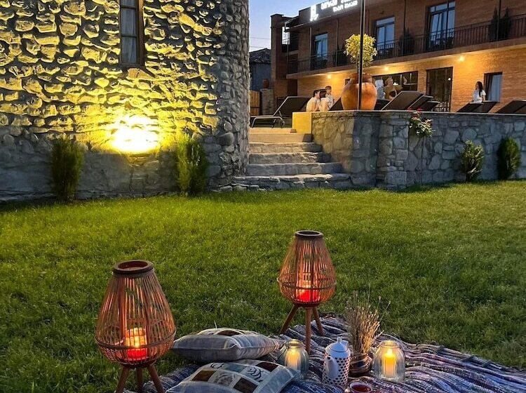هتل Giorgi Ushikishvili Chateau Celler