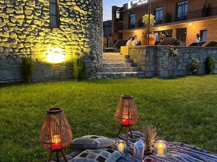 هتل Giorgi Ushikishvili Chateau Celler