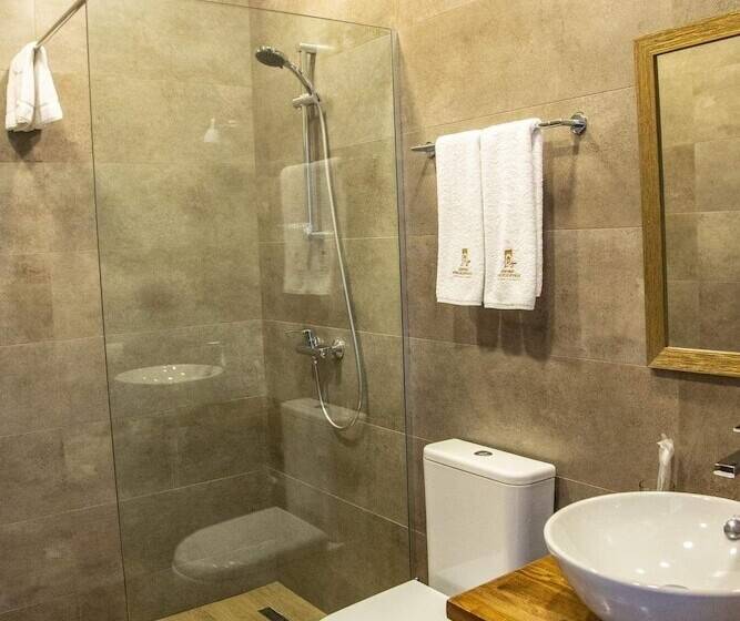 هتل Giorgi Ushikishvili Chateau Celler