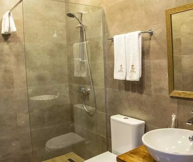 هتل Giorgi Ushikishvili Chateau Celler