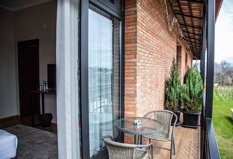 هتل Giorgi Ushikishvili Chateau Celler