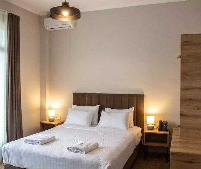 هتل Giorgi Ushikishvili Chateau Celler