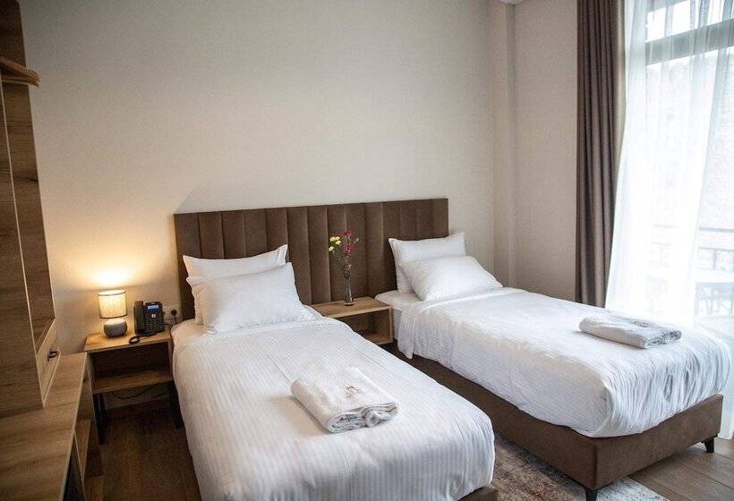 هتل Giorgi Ushikishvili Chateau Celler